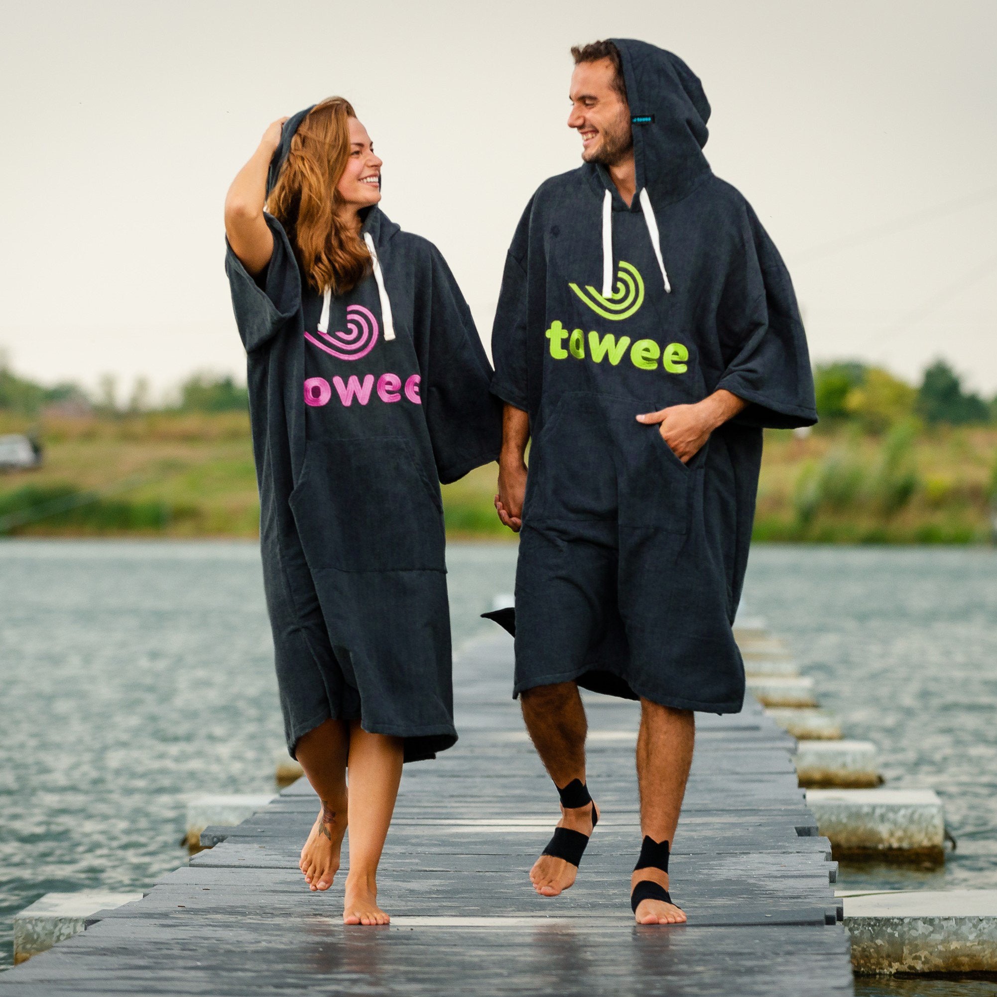 Surf Poncho Towee Antracite con ricamo arancione, 80 x 115 cm